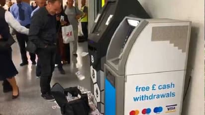 ರೈಲ್ವೇ ಸ್ಟೇಷನ್ ATMನಿಂದ ಹಣದ ಹೊಳೆ: ನೋಡುತ್ತಲೇ ನಿಂತ ಜನ!, ವಿಡಿಯೋ ವೈರಲ್