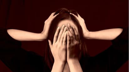 ওষুধ ছাড়াই মাথা ব্যথা কমাবেন কীভাবে, জেনে রাখুন ঘরোয়া উপায়