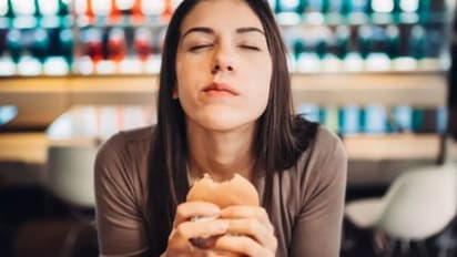 ഭക്ഷണം 'ഓവര്' ആണോ? നിയന്ത്രിക്കാന് ഇതാ ഒരു 'സിംപിള്' വഴി....