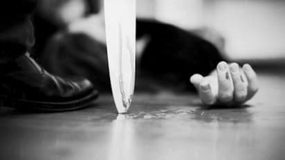 അനുജന്‍റെ വീട്ടില്‍ വച്ച് വെളുത്തുള്ളി വ്യാപാരിയെ അരിവാളിന് വെട്ടിവീഴ്ത്തി അക്രമി സംഘം