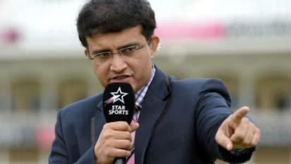 కోహ్లీ, స్మిత్ లలో నెంబర్ వన్ ఎవరంటే...: గంగూలీ