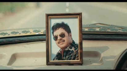 കാറിന്റെ ഡാഷ് ബോര്ഡില് 'ബെസ്റ്റ് ആക്ടര്'; 'ഇക്കയുടെ ശകടം' പുതിയ ട്രെയ്ലര്