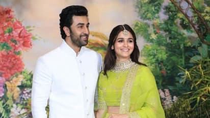 Ranbir -  Alia  wedding  : அலியாபட் -ரன்பீர் வெட்டிங்..பாரம்பரிய முறைப்படி உறுதி மொழியை பரிமாறும் ஜோடி..