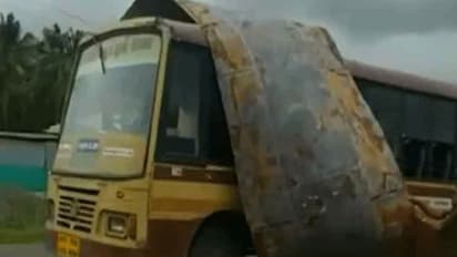 காற்றில் பறந்த தமிழக அரசு பேருந்தின் மேற்கூரை... பயணிகள் அதிர்ச்சி..!