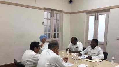 നീതി ആയോഗിന് മുന്നോടിയായി യുപിഎ മുഖ്യമന്ത്രിമാരുടെ യോഗം വിളിച്ച് മൻമോഹൻ സിംഗ്