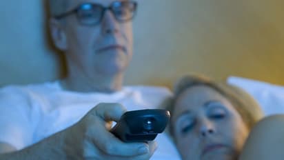 ടിവി കണ്ട് കൊണ്ട് ഉറങ്ങുന്ന ശീലമുണ്ടോ; പഠനം പറയുന്നത്