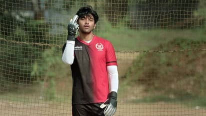 ‘என்னடா இது விக்ரம் வாரிசுக்கு வந்த சோதனை...மீண்டும் தள்ளிப் போகிறதா ‘ஆதித்ய வர்மா?’...