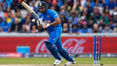 World Cup 2019 — India vs Pakistan: Fakhar Zaman misses easy chance to run out Rohit Sharma; Sarfaraz Ahmed furious