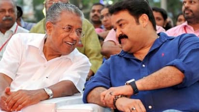 ഉദ്ഘാടന വേദിയിൽ മോഹൻലാൽ ആരാധകരുടെ ആര്പ്പുവിളി; പരസ്യമായി വിമര്ശിച്ച് പിണറായി