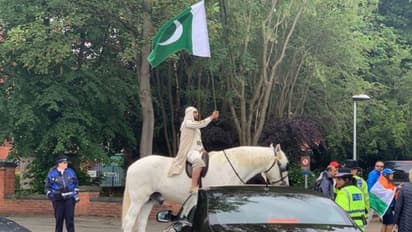 ಪಂದ್ಯ ನೋಡಲು ಕುದರೆ ಏರಿ ಬಂದ ಪಾಕ್ ಅಭಿಮಾನಿ ಫುಲ್ ಟ್ರೋಲ್!