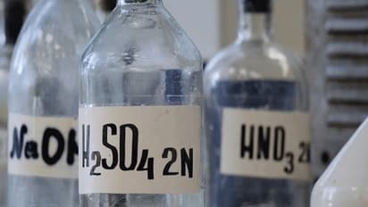 വിവാഹ വാഗ്ദാനം നല്കി കബളിപ്പിച്ച യുവാവിന് നേരെ പെണ്കുട്ടി ആസിഡ് ഒഴിച്ചു