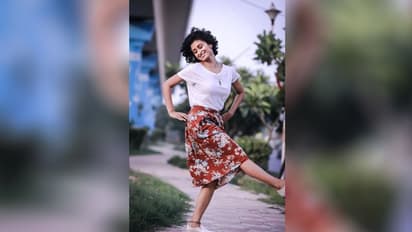 ফাদার্স ডে-তে মা'কে নিজের নাম উপহার দিলেন চিত্রাঙ্গদা