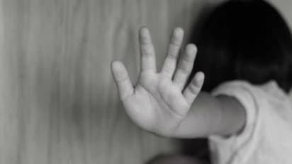 ప్రేమ పేరుతో బాలికను ట్రాప్ చేసిన పూజారి: అత్యాచారం, బ్లాక్‌మెయిల్