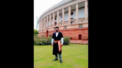 ಸಂಸತ್ತಿನಲ್ಲಿ ಸಾಂಸ್ಕೃತಿಕ ಉಡುಗೆಯಲ್ಲಿ ಮಿಂಚಿದ ನಮ್ಮ ಸಂಸದರು!