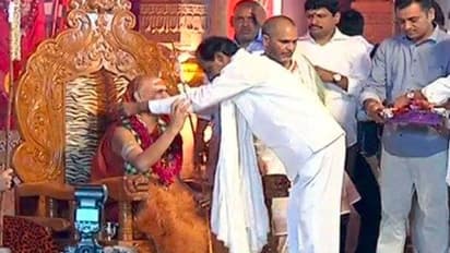 కేసీఆర్ మహామేధావి , మహాభారతం చదివి సీఎం అయిన ఏకైక వ్యక్తి : స్వరూపానందేంద్ర సరస్వతి