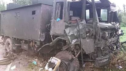 Hyderabad Accident: శామీర్ పేటలో బీభత్సం... ఏడు కార్లను ఢీకొట్టిన ఆర్మీ వాహనం