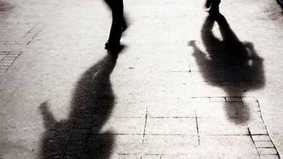 సీన్ రివర్స్: ఇంటికొస్తే చాక్లెట్ ఇస్తానని, బాలుడిపై అత్యాచారం