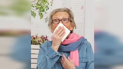 মুখ চাপা দিয়ে হাঁচি দেবেন না! ঘটে যেতে পারে বড় বিপদ