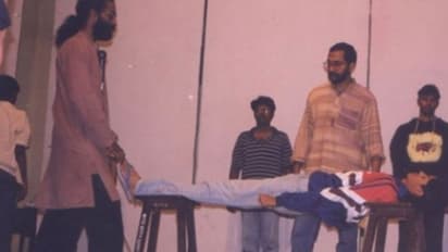 ഒരു പരിപാടിക്കായി ഒത്തുകൂടിയവര് ഓരോരുത്തരായി മയങ്ങിവീണാലോ?