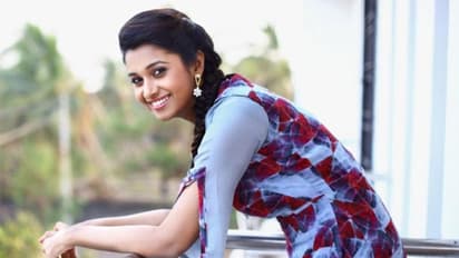 లిప్ లాక్ కి గ్రీన్ సిగ్నల్ ఇచ్చిన సీరియల్ నటి!