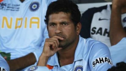 అది ఔటో...నాటౌటో మీరే చెప్పాలి: మాస్టర్ బ్లాస్టర్ సచినే కన్ఫ్యూజయ్యాడు (వీడియో)