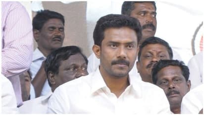 'அவங்க வலையில் விழுந்துராதீங்க'..! கார் தாக்கப்பட்டதால் கொந்தளித்த ஓ.பி.ஆர்..!