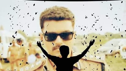 ஹேஷ்டேக்கை ட்ரெண்ட் செய்வதற்காக விஜய்-அஜீத் ரசிகர்களுக்கு மத்தியில் நடக்கும் குழாயடிச் சண்டை...