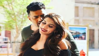 কলকাতা ছেড়ে সুদূর দুবাইয়ে, মহারাজের সঙ্গে একই ফ্রেমে দেব-রুক্মিণী