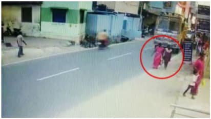 டிப்பர் லாரி மோதி அரசு பள்ளி ஆசிரியை பலி… - மகள் கண் முன் சோகம்