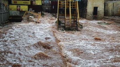 ಸವದತ್ತಿ ಎಲ್ಲಮ್ಮನ ಕ್ಷೇತ್ರದಲ್ಲಿ ಭಾರಿ ಮಳೆ : ಉಕ್ಕಿ ಹರಿದ ಕೋಡಿ