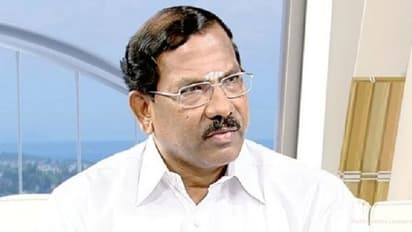 எடப்பாடியைத் தூக்கிவிட்டு மாஃபா பாண்டியராஜன் முதல்வர்... சிண்டு முடியும் திமுக..!