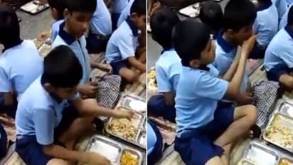 ವಿಶೇಷ ಚೇತನ ಗೆಳೆಯನಿಗೆ ಕೈತುತ್ತು ತಿನ್ನಿಸಿದ ಬಾಲಕ: ವಿಡಿಯೋಗೆ ನೆಟ್ಟಿಗರು ಫುಲ್ ಫಿದಾ