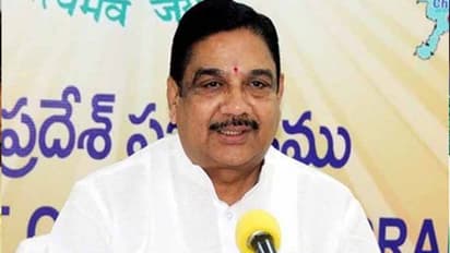 ఏపీ టీడీపీలో ముసలం: ఎంపీల వ్యవహారం తెలియదన్న కళా వెంకట్రావ్