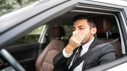 গাড়িতে উঠলেই কি বমি হয়! জানুন কী করবেন, কী করবেন না