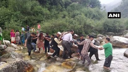 ಕಂದಕಕ್ಕೆ ಬಿದ್ದ ಬಸ್: ಕನಿಷ್ಠ 20 ಸಾವು, 25ಕ್ಕೂ ಹೆಚ್ಚು ಮಂದಿಗೆ ಗಾಯ