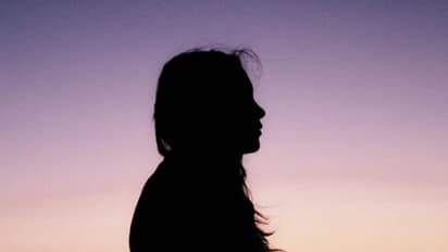 ఇద్దరు పిల్లలు, భర్త దుబాయ్లో : నర్స్ను లోబరుచుకున్న వైద్యుడు