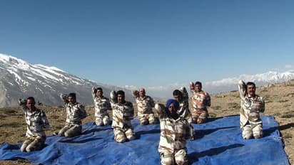 আন্তর্জাতিক যোগ দিবসে সামিল হয়েছেন এদেশের অতন্দ্র প্রহরীরা