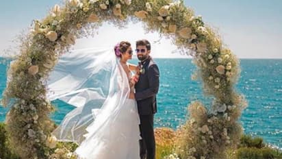 ভাইরাল হওয়া নুসরত-নিখিলের এই ছবি ঠিক যেন রূপকথার রাজা-রানি