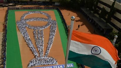 ಯೋಗದ  ಮೂಲಕ ವಿಶ್ವಕಪ್ ಟ್ರೋಫಿ ಅನಾವರಣ-ವಿದ್ಯಾರ್ಥಿಗಳಿಗೆ ICC ಸಲಾಂ!