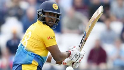 ম্যাড়মেড়ে ব্যাটিং, একমাত্র উজ্জ্বল ২১ বছরের তরুণ! প্রথম ইনিংসেই প্রায় খেল খতম