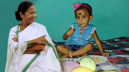 নুসরতের জন্মদিনে কেক কাটা হল মুখ্যমন্ত্রীর জন্য, মমতার স্পর্শেই হাসছে সে