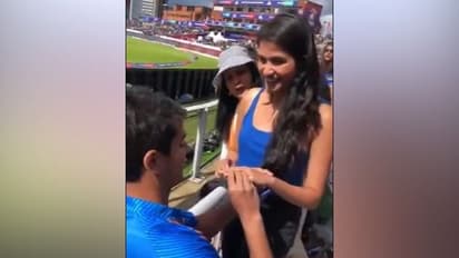 ভারত-পাক বিশ্বযুদ্ধের মাঝেই প্রেমিকাকে প্রেম নিবেদন, ভিডিও ভাইরাল সোশ্যাল মিডিয়ায়