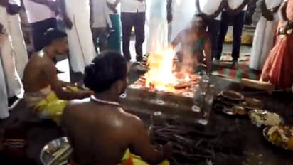 కరోనా వైరస్ ను తరిమికొట్టే ఏకైక మార్గమదే... ప్రధానికి చెబితే...: నంబూద్రి స్వామి