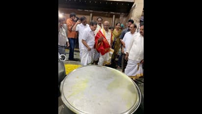 తిరుమల అన్న ప్రసాదంలో భోజనం చేస్తున్న వైవీ (ఫోటోలు)