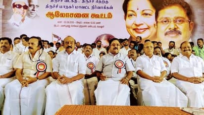 தினகரனை வெளுத்தெடுக்க புகழேந்தியை தூண்டிவிடுகிறாரா சசிகலா?:அழிவின் விளிம்பில் அ.ம.மு.க.