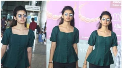 വീണ്ടും ഹിന്ദി ചിത്രത്തില് നായികയായി പ്രിയാ വാര്യര്!, വൈറലായി വിമാനത്താവളത്തില് നിന്നുള്ള ഫോട്ടോകള്