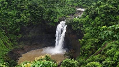 বর্ষায় বেড়ানোর সেরা ৯ ঠিকানা! বৃ্ষ্টিতে নতুন রূপে চিনুন এই এলাকাগুলিকে