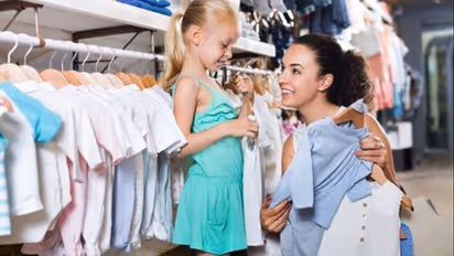 രക്ഷിതാക്കളുടെ ശ്രദ്ധയ്ക്ക്; കുട്ടികൾക്ക് വസ്ത്രം വാങ്ങുമ്പോൾ ശ്രദ്ധിക്കേണ്ട കാര്യങ്ങൾ