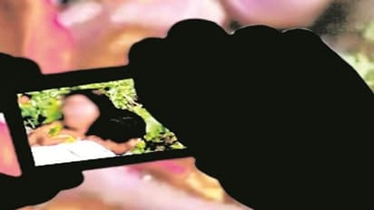 ಪತ್ನಿ ದೂರಾದಳೆಂದು ತಮ್ಮಿಬ್ಬರ ಬೆಡ್ ರೂಂ ವಿಡಿಯೋ ಹರಿಬಿಟ್ಟ ಪತಿ