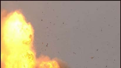 घनी बस्ती में कर रहे थे चार्जिंग का अवैध कारोबार, हो गया विस्फोट